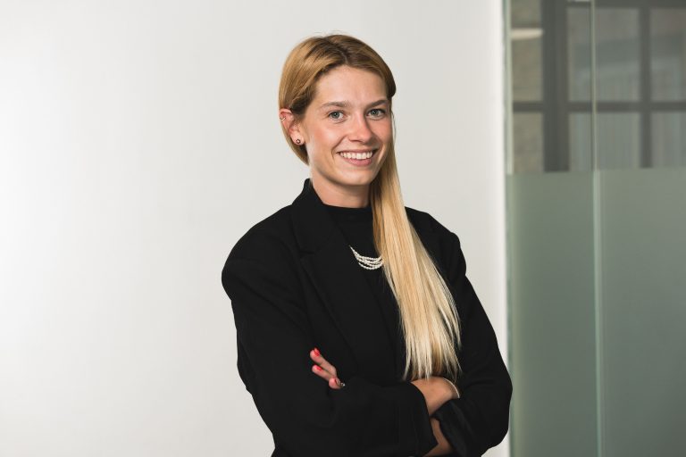 1. francesca_allport 05298